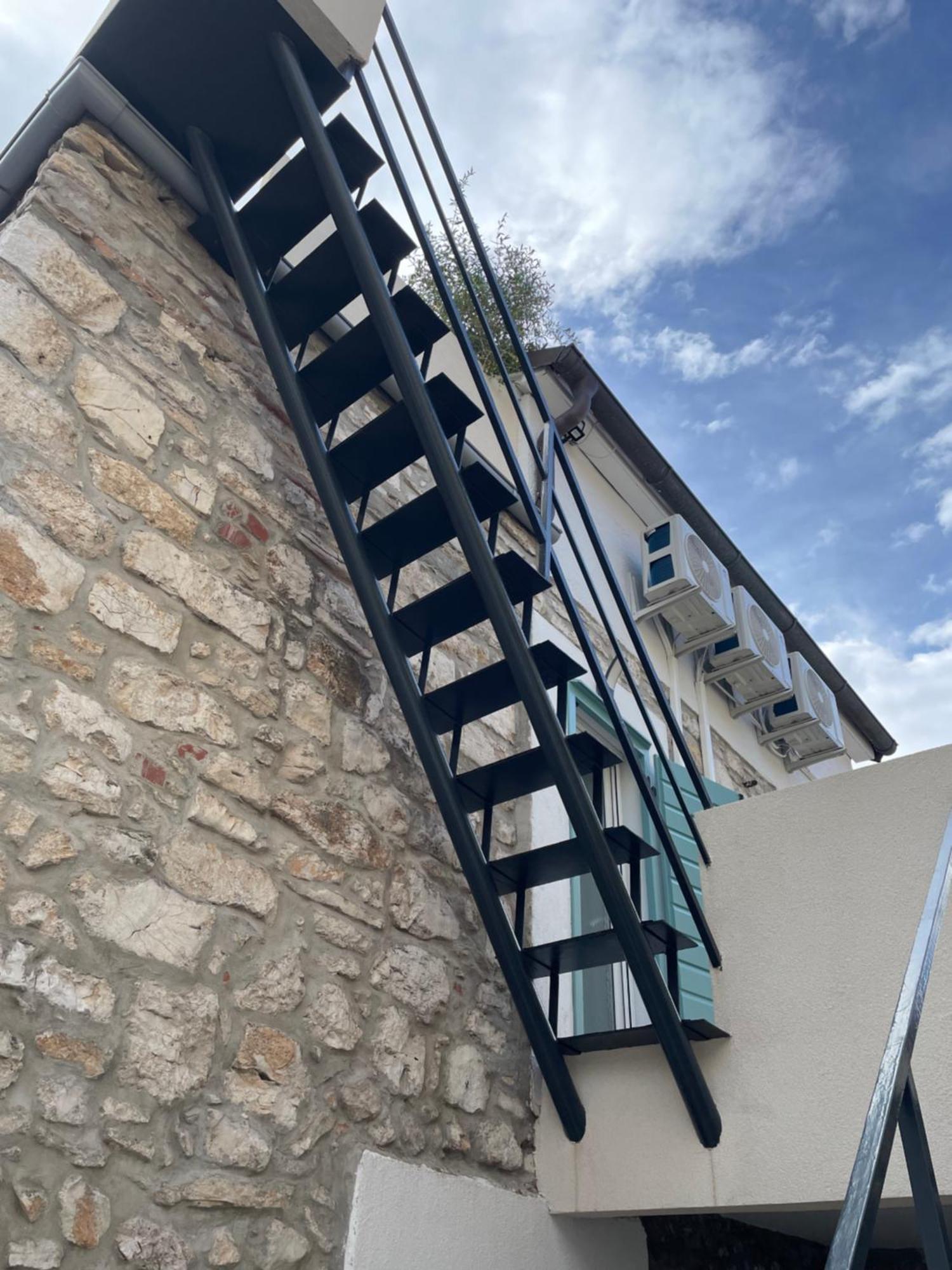 Murter-Sun Stone House ภายนอก รูปภาพ